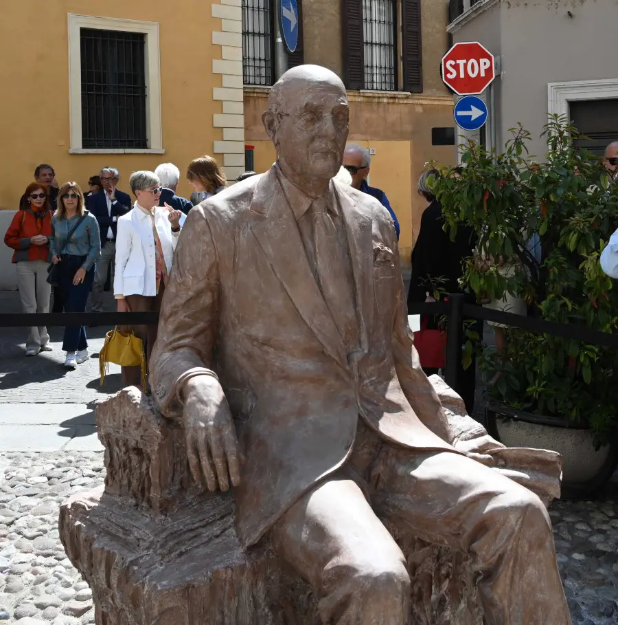 L'inaugurazione della statua di Alberto Folonari