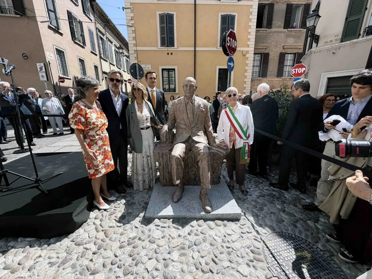 L'inaugurazione della statua di Alberto Folonari