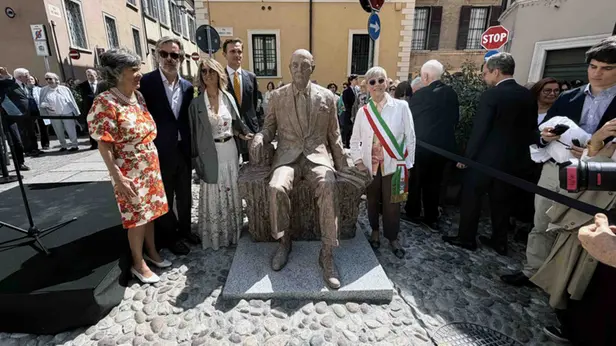 L'inaugurazione della statua di Alberto Folonari