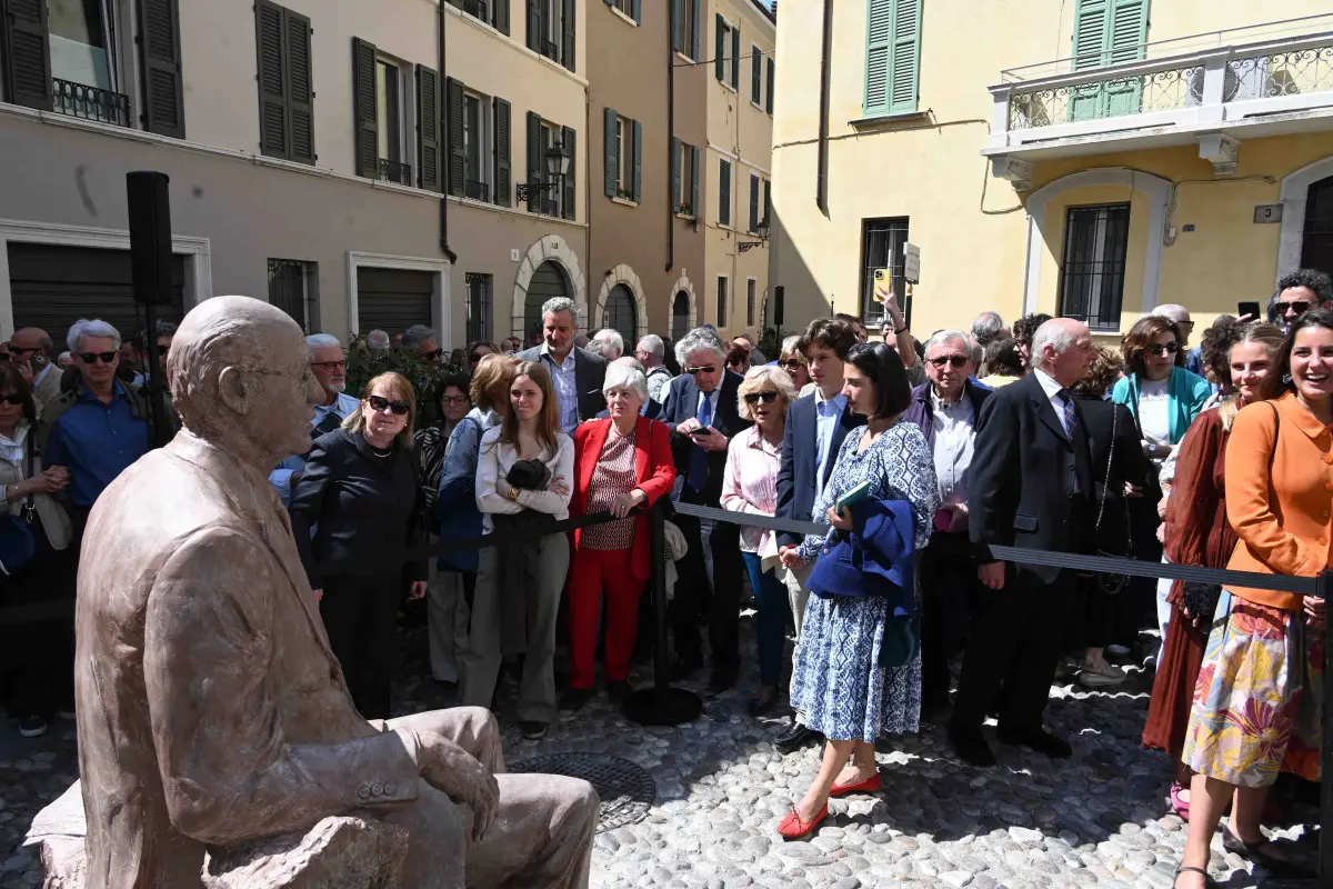 L'inaugurazione della statua di Alberto Folonari