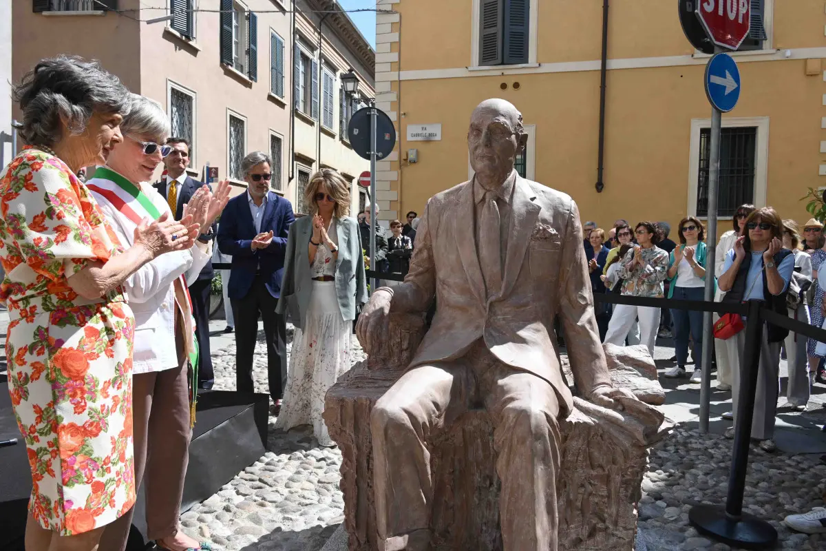 L'inaugurazione della statua di Alberto Folonari