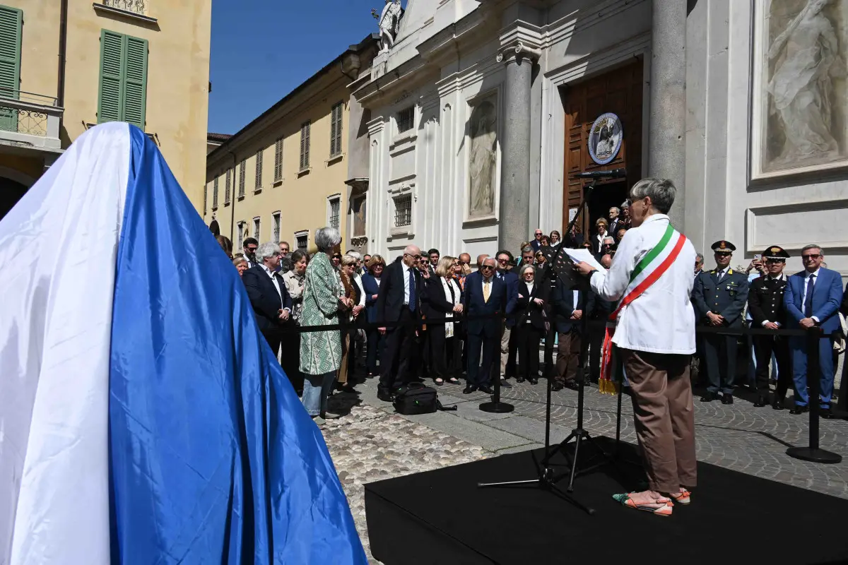 L'inaugurazione della statua di Alberto Folonari