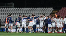 I festeggiamenti del Brescia dopo la gara contro l'Inter Under 23 -  Foto New Reporter Comincini © www.giornaledibrescia.it