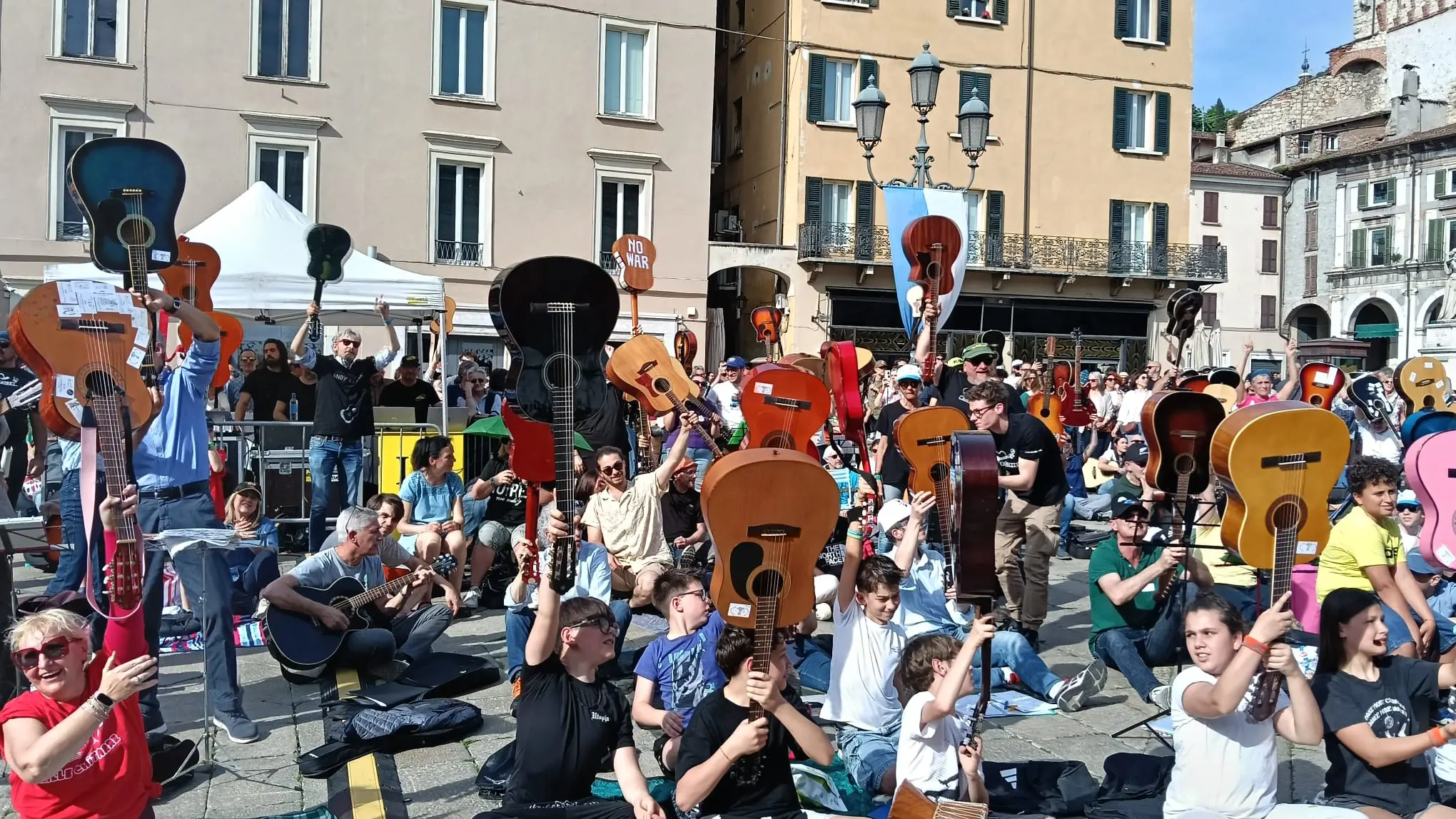 Le mille chitarre in piazza Loggia, edizione 2026
