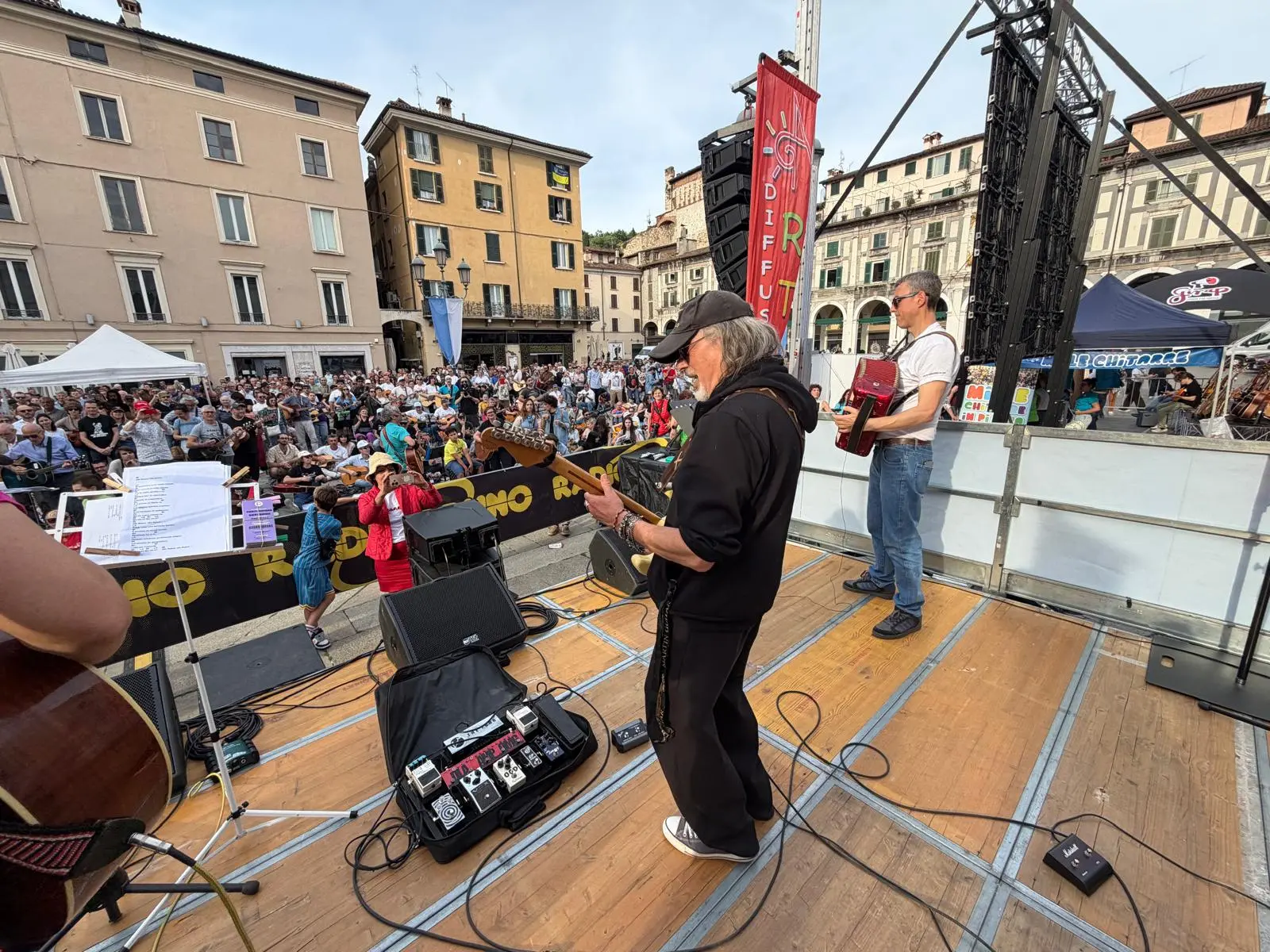 Le mille chitarre in piazza Loggia, edizione 2026