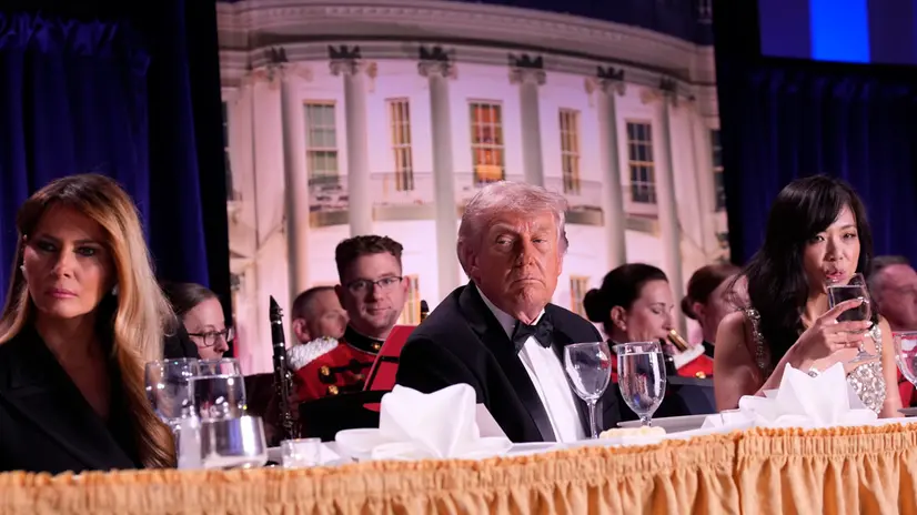 Melania e Donald Trump pochi istanti prima dell'attentato alla cena dei corrispondenti della Casa Bianca - Foto Ansa © www.giornaledibrescia.it