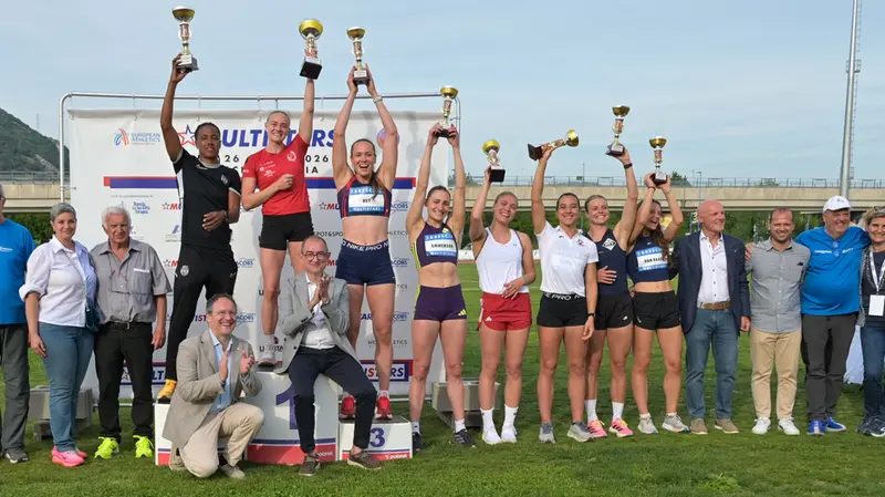 Il sorriso delle protagoniste nel femminile - Foto New Reporter Uberti © www.giornaledibrescia.it