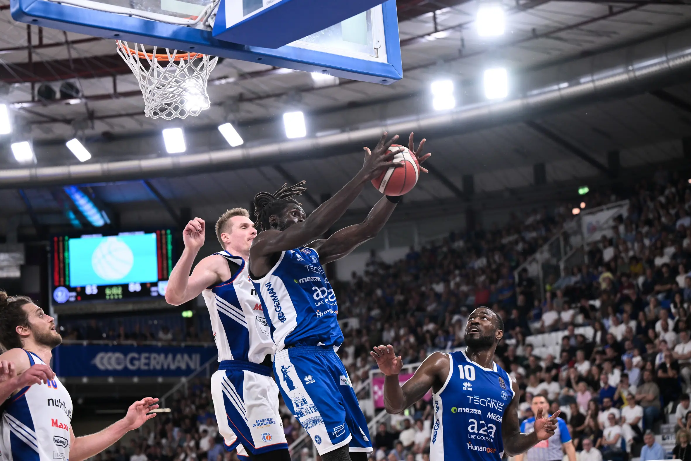 Basket, gli scatti di Germani-Treviso