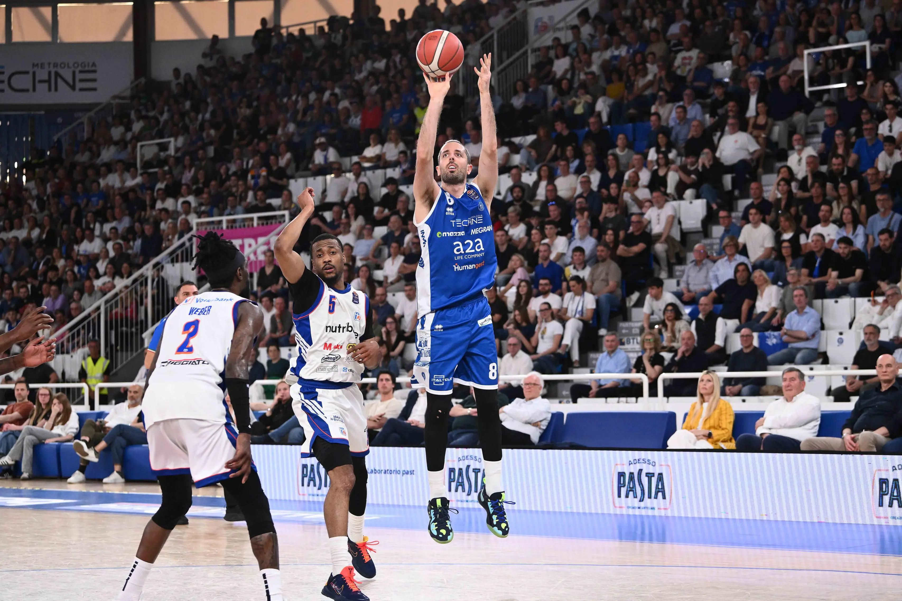 Basket, gli scatti di Germani-Treviso