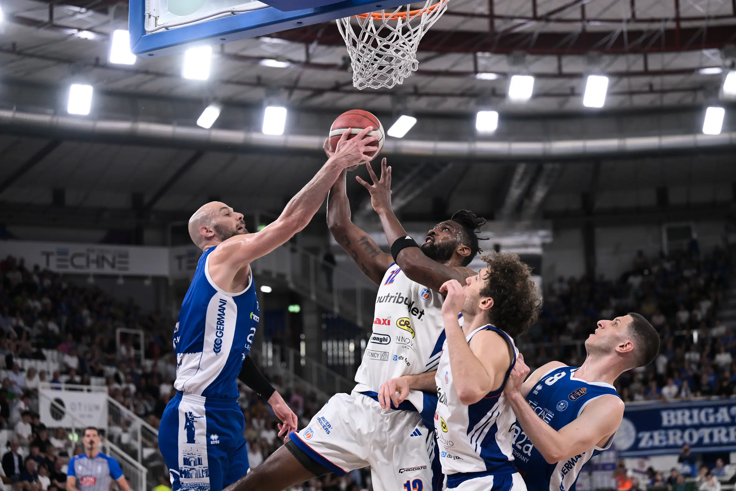 Basket, gli scatti di Germani-Treviso