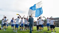 I festeggiamenti del Serle per il salto in Prima - Foto New Reporter Mazzocchi © www.giornaledibrescia.it