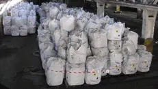 Alcuni dei rifiuti collocati all’interno della ex Selca