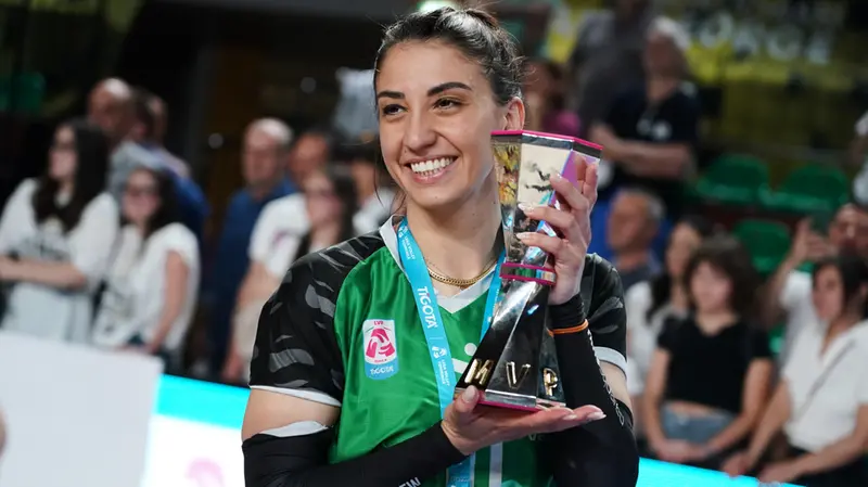 Tutta la gioia della capitana Millenium Beatrice Parrocchiale