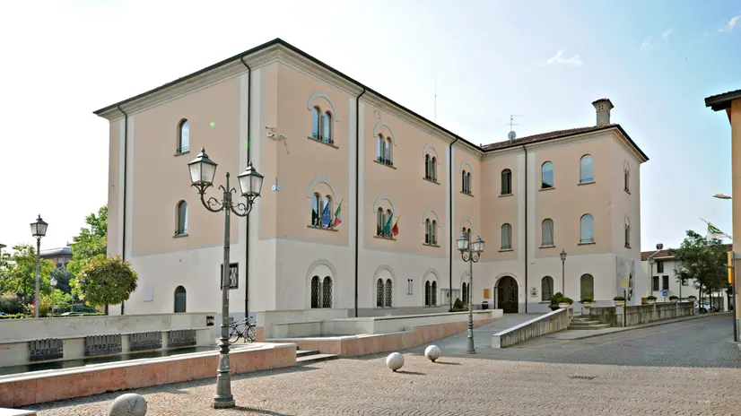 Il municipio di Chiari - © www.giornaledibrescia.it