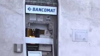 Il bancomat colpito a Urago d'Oglio