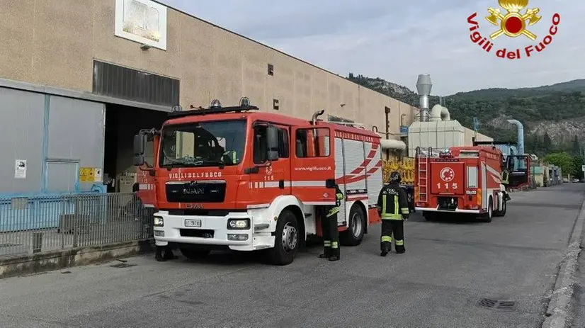 Incendio in un'azienda a Paitone: sul posto i Vigili del fuoco