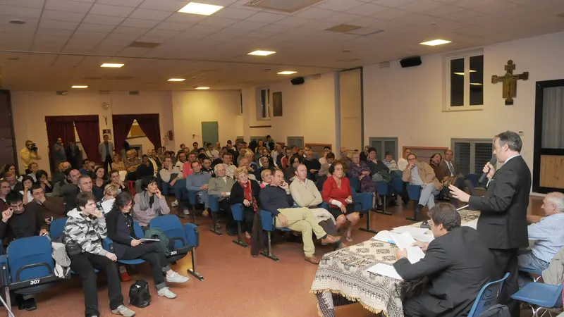 Una delle assemblee per discutere del progetto San Polo - © www.giornaledibrescia.it
