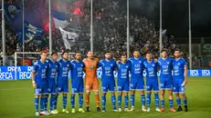 Brescia-Pro Vercelli, foto di squadra sotto la curva - Foto New Reporter Pasotti © www.giornaledibrescia.it