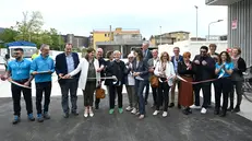 Il taglio del nastro, alla presenza della sindaca Castelletti - © www.giornaledibrescia.it