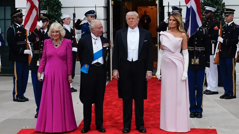 Re Carlo III e Camilla con Donald e Melania Trump alla Casa Bianca per la cena in onore dei reali inglesi - Foto Ansa © www.giornaledibrescia.it
