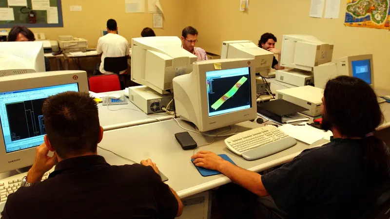 Studenti di Ingegneria nei primi anni Duemila © www.giornaledibrescia.it