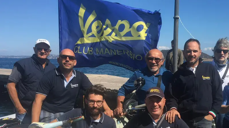 Alcuni membri del Vespa Club Manerbio