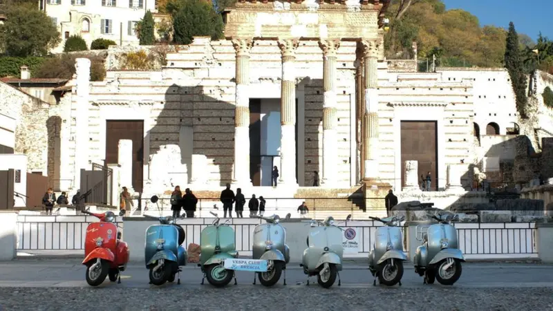 Alcuni modelli del Vespa Club di Brescia