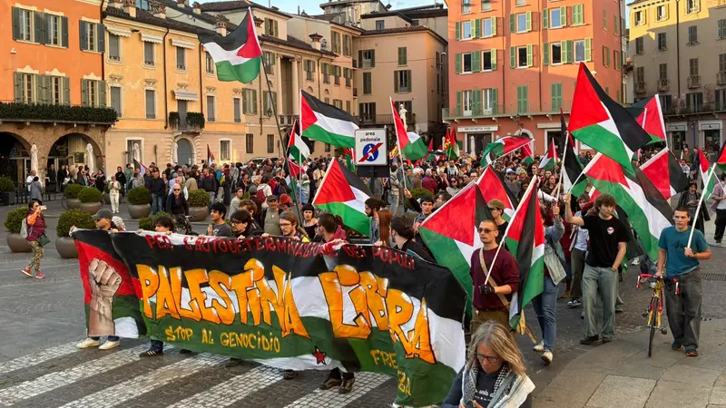 Il presidio per la Flotilla in piazza Paolo VI