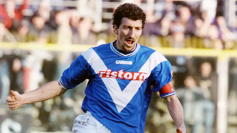Hübner con la maglia del Brescia e la fascia da capitano al braccio - Foto Reporter Facchini © www.giornaledibrescia.it