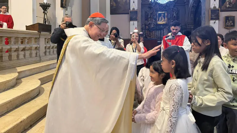 Il cardinale Tagle in visita a Brescia