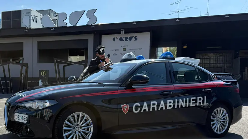 La pattuglia di Carabinieri in via Dalmazia - © www.giornaledibrescia.it