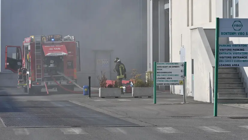 L'incendio in un'azienda di Rodengo Saiano