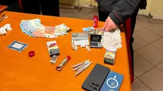 La droga e il denaro sequestrato
