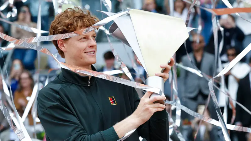 epa12930159 Jannik Sinner of Italy celebrates with the trophy after winning the men's singles finals match against Alexander Zverev of Germany at the Madrid Open tennis tournament in Madrid, Spain, 03 May 2026.  EPA/CHEMA MOYA