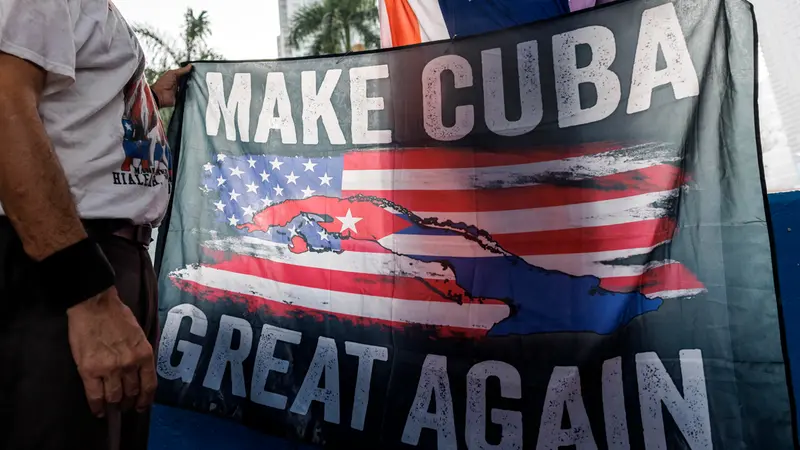 Una manifestazione Save Cuba a Miami - Foto Ansa/Epa/Cristobal Herrera-Ulashkkevich © www.giornaledibrescia.it