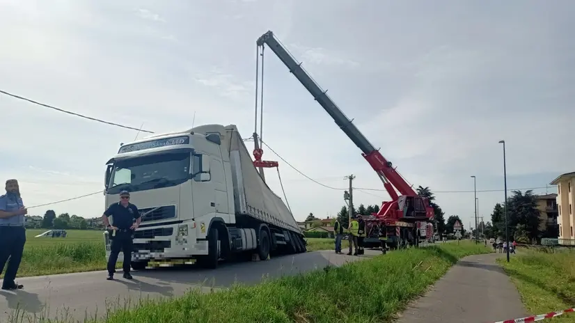 Il mezzo pesante incidentato a Palazzolo