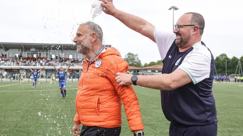 Marco Gaburro festeggia la promozione in serie C del Desenzano  - Foto Newreporter Nicoli @ www.giornaledibrescia.it