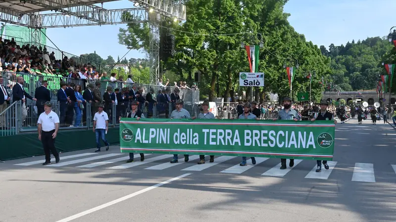 Alcuni alpini bresciani all'Adunata del 2024 - © www.giornaledibrescia.it