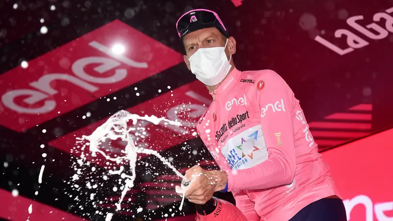 Alessandro De Marchi festeggia la vittoria di tappa nel Giro d'Italia del 2021 © www.giornaledibrescia.it