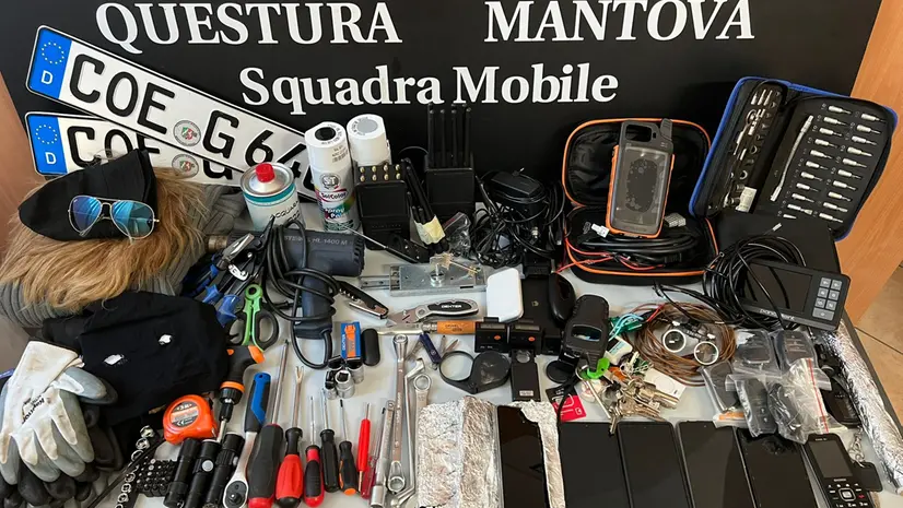 Il materiale sequestrato dagli agenti