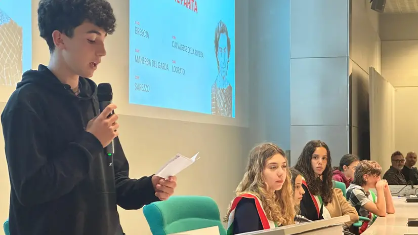 I ragazzi del Consiglio Comunale - © www.giornaledibrescia.it