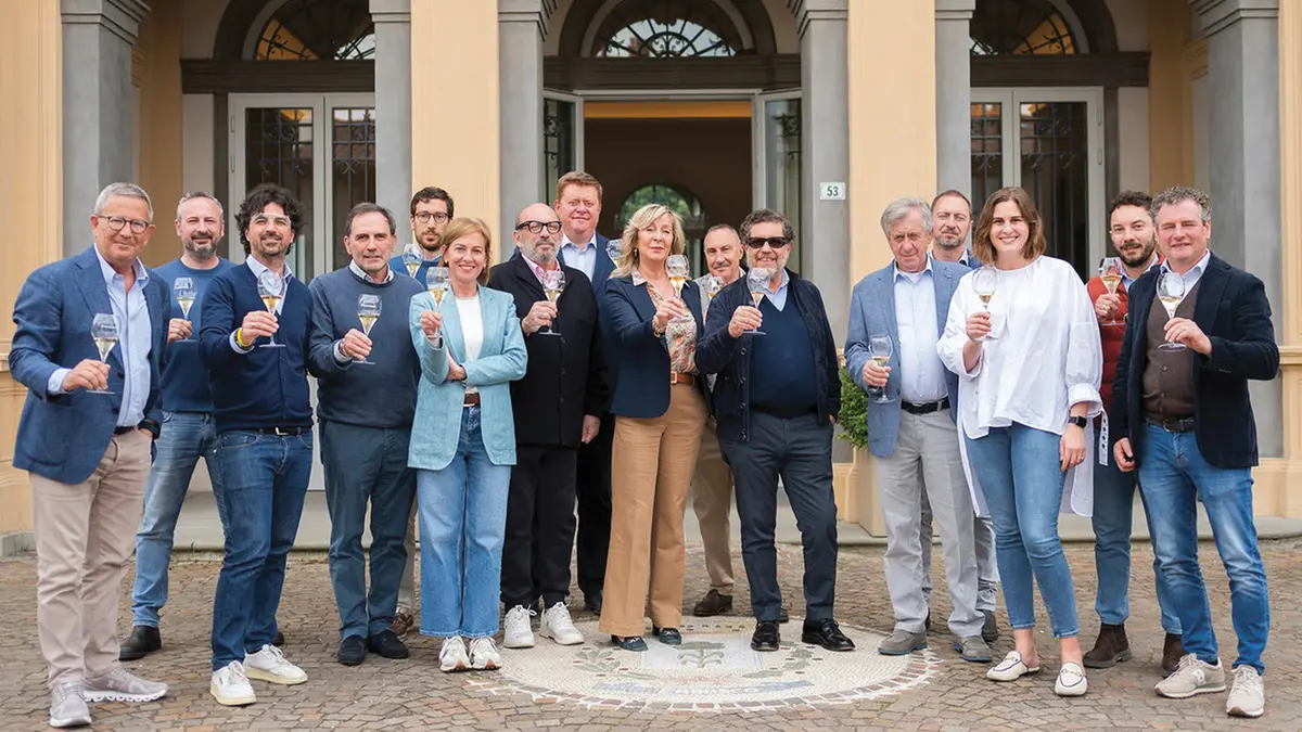 Il presidente Emanuele Rabotti con il Cda del Consorzio Franciacorta