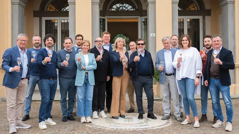 Il presidente Emanuele Rabotti con il Cda del Consorzio Franciacorta