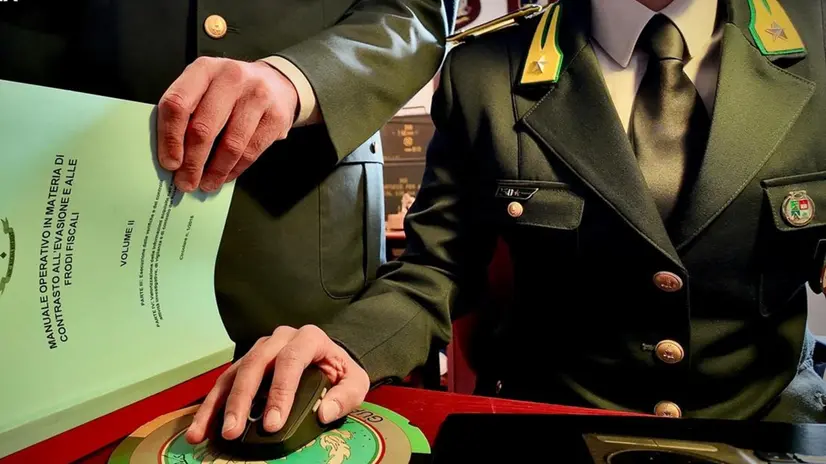 Militari della Guardia di Finanza al lavoro