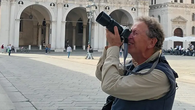 Servaas Neijens in piazza della Loggia