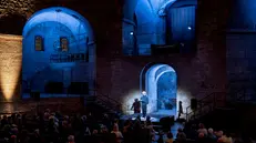 Toni Servillo nel Duomo Vecchio con Le voci di Dante