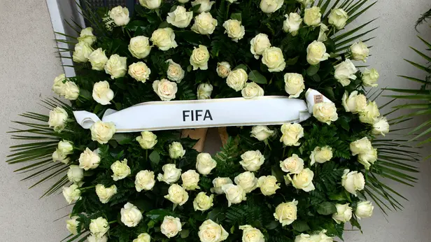 Funerali di Beccalossi: le corone di fiori