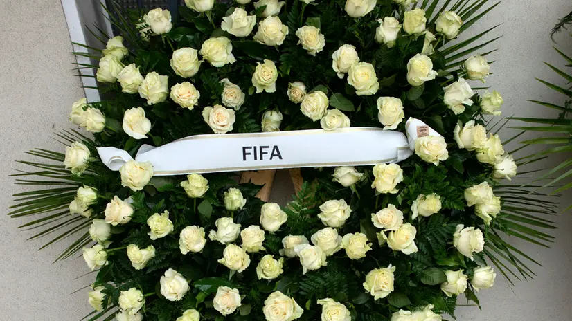 Funerali di Beccalossi: le corone di fiori