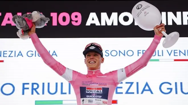La prima maglia rosa Paul Magnier - Epa