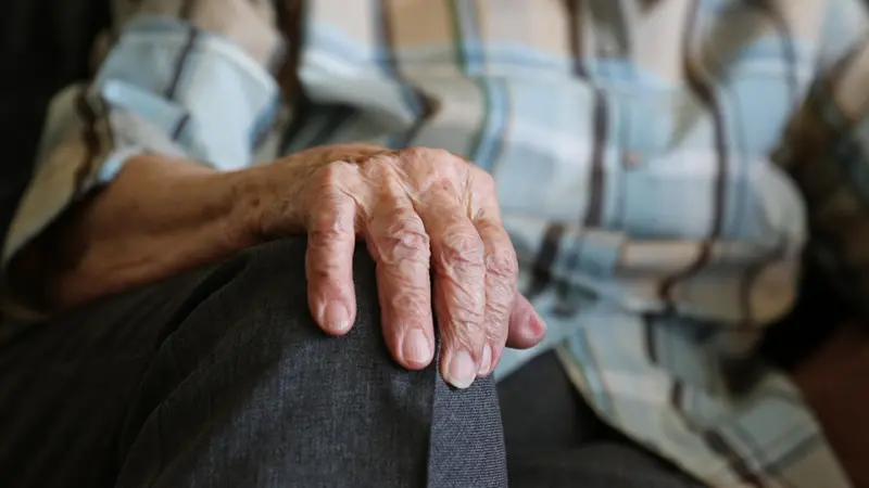 La malattia colpisce ad ogni età, ma è più frequente tra gli anziani